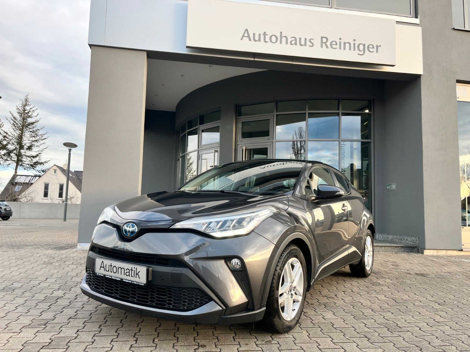 Toyota C-HR 1.8l VVT-i Hybrid - Samsaru's Car Outlet