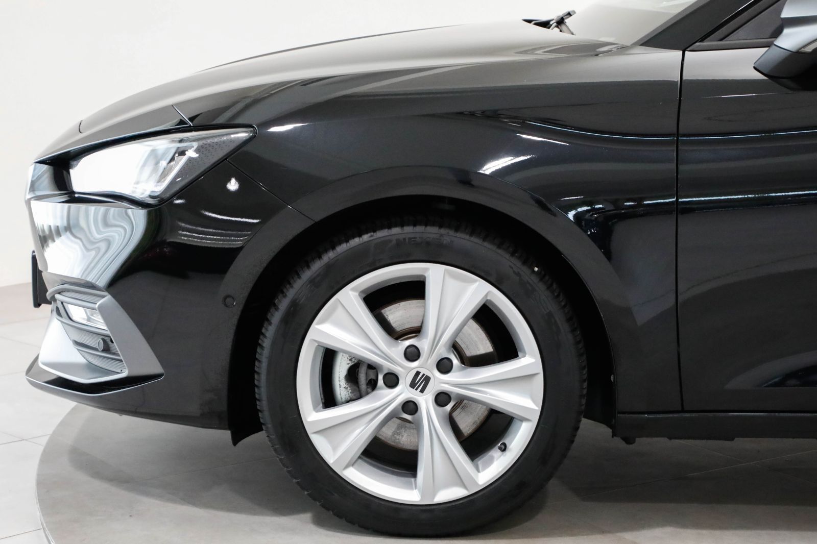 Seat Leon ST 2.0 TDI DSG FR AHK Navi Kamera ACC LED