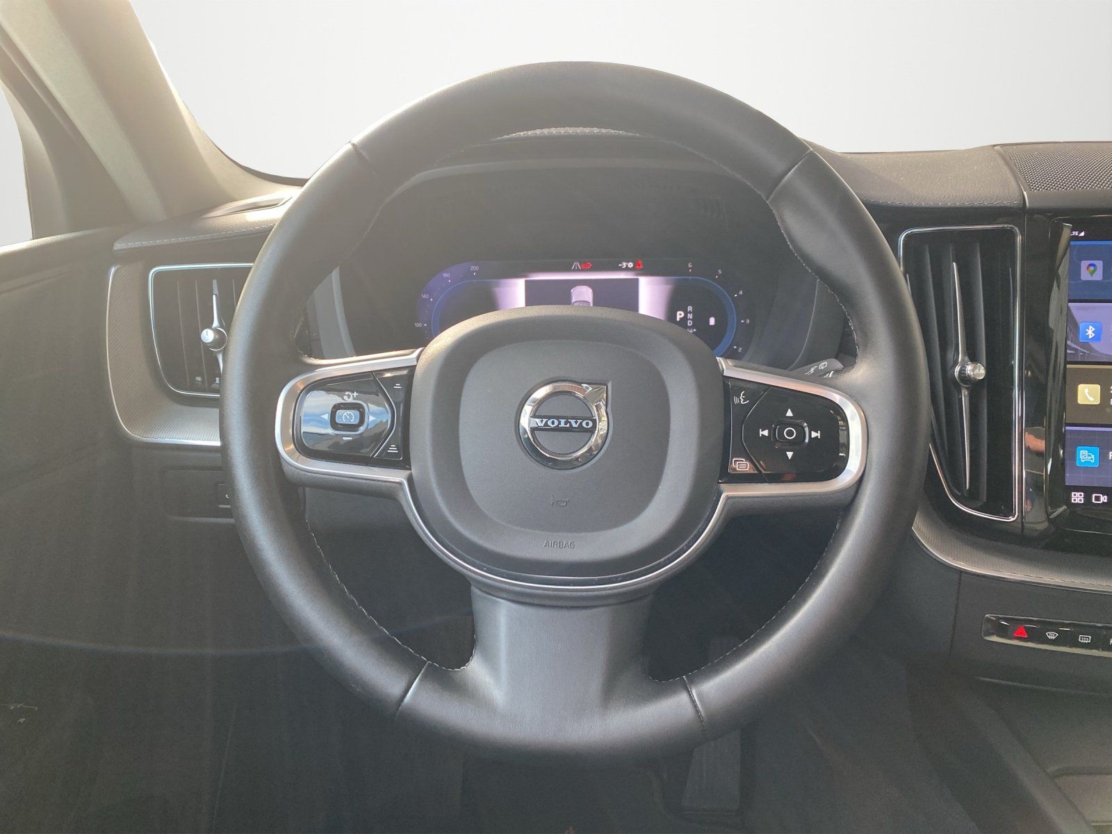Volvo XC60 B5 Ultimate Bright AWD*AHK*Pano*4xSHZ*Luft*