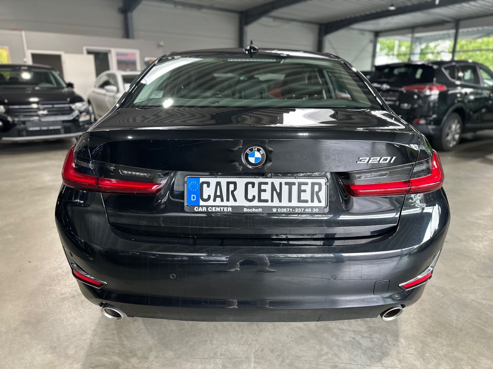 BMW 320 i Lim. Luxury Line - Samsaru's Car Outlet