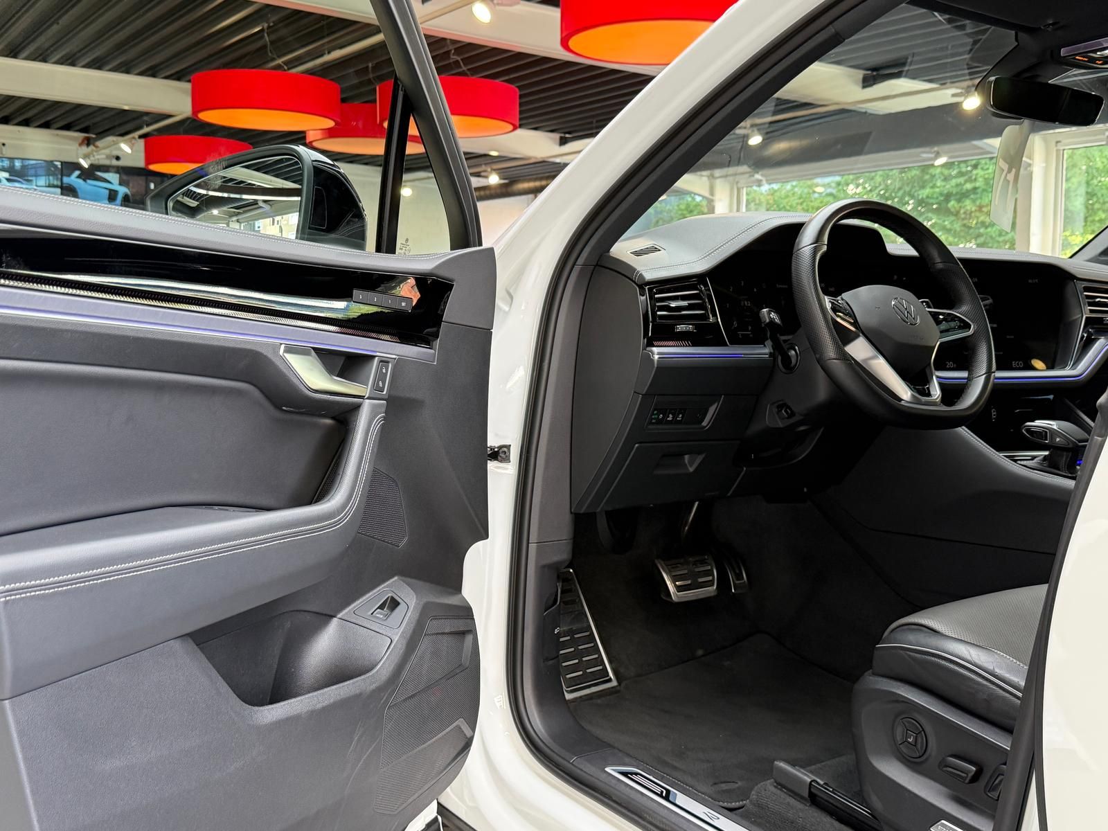 Volkswagen Touareg 3.0 TDI 4M R-Line Pano*HuD*StHzg*Massage