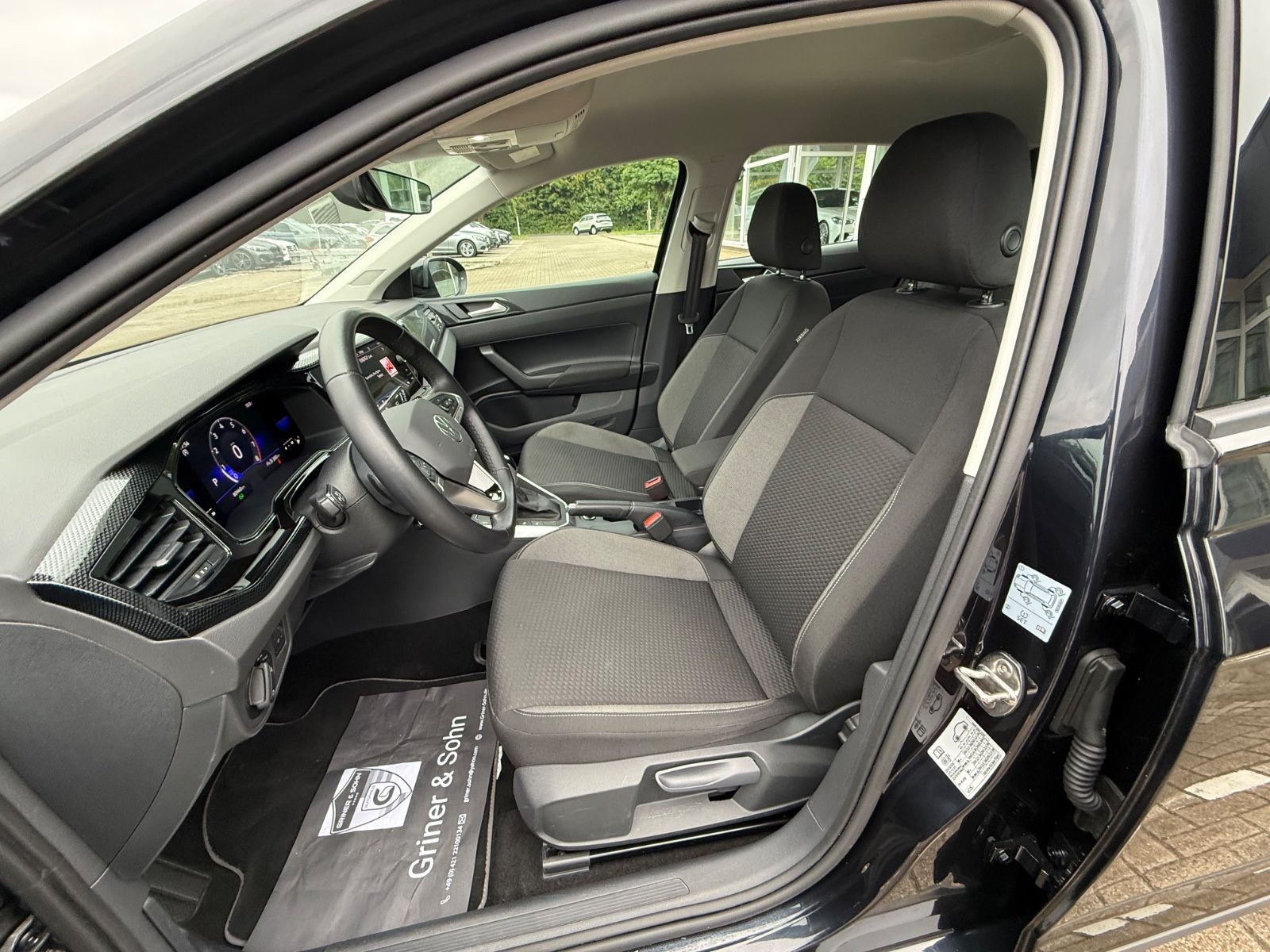 Volkswagen Taigo Life 1.0 DSG - Samsaru's Car Outlet