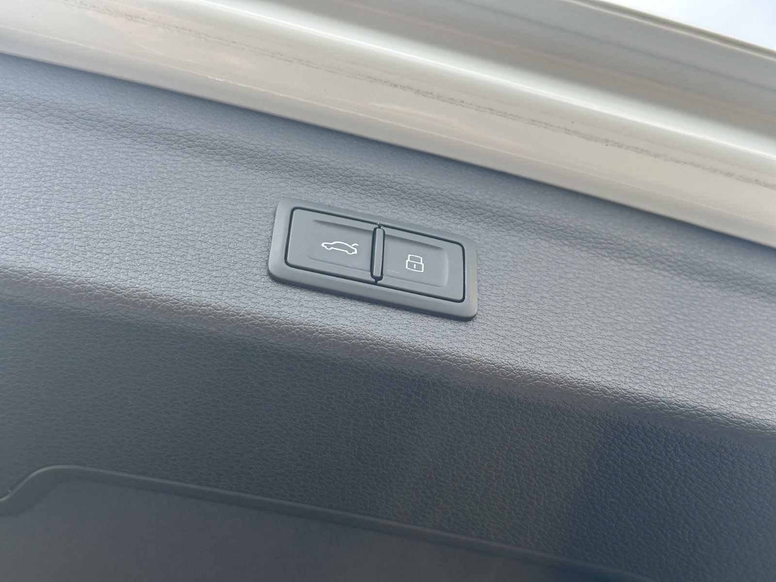 Audi Q3 40 TFSI quattro S line - Samsaru's Car Outlet