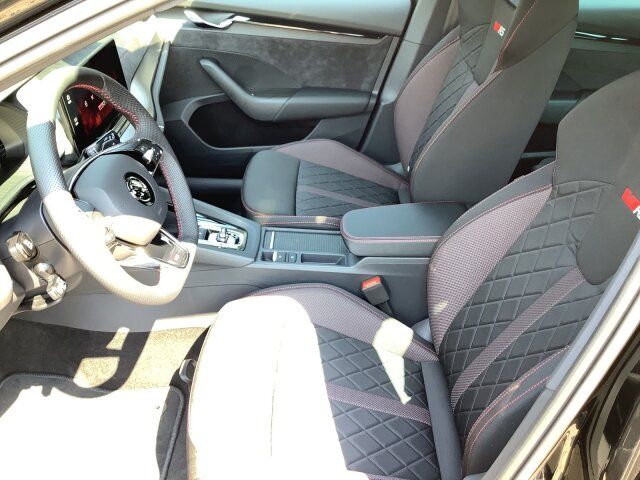 Skoda OCTAVIA COMBI TDI DSG RS - Samsaru's Car Outlet