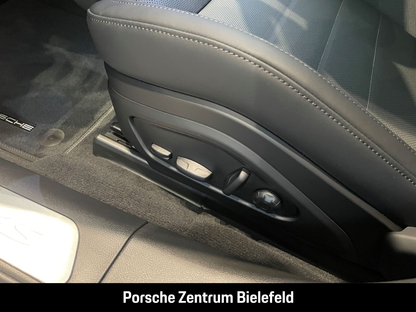 Porsche Panamera 4S E-Hybrid Surround-View Luftfederung
