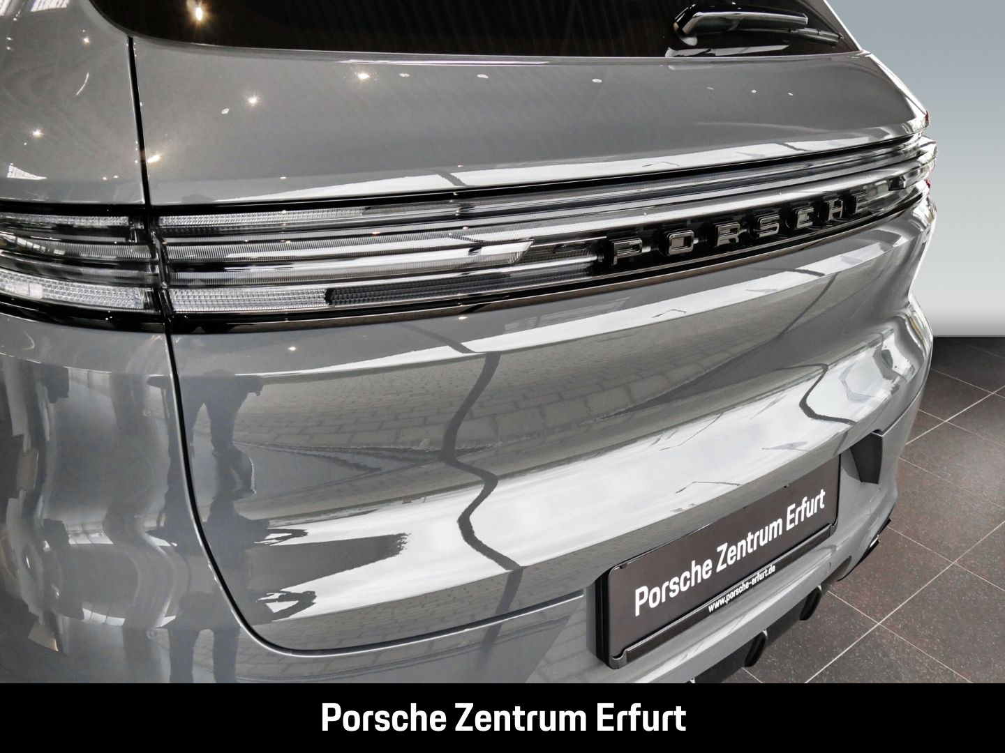 Porsche Cayenne E-Hybrid Sonderfabe nimbusgrau  Vollauss