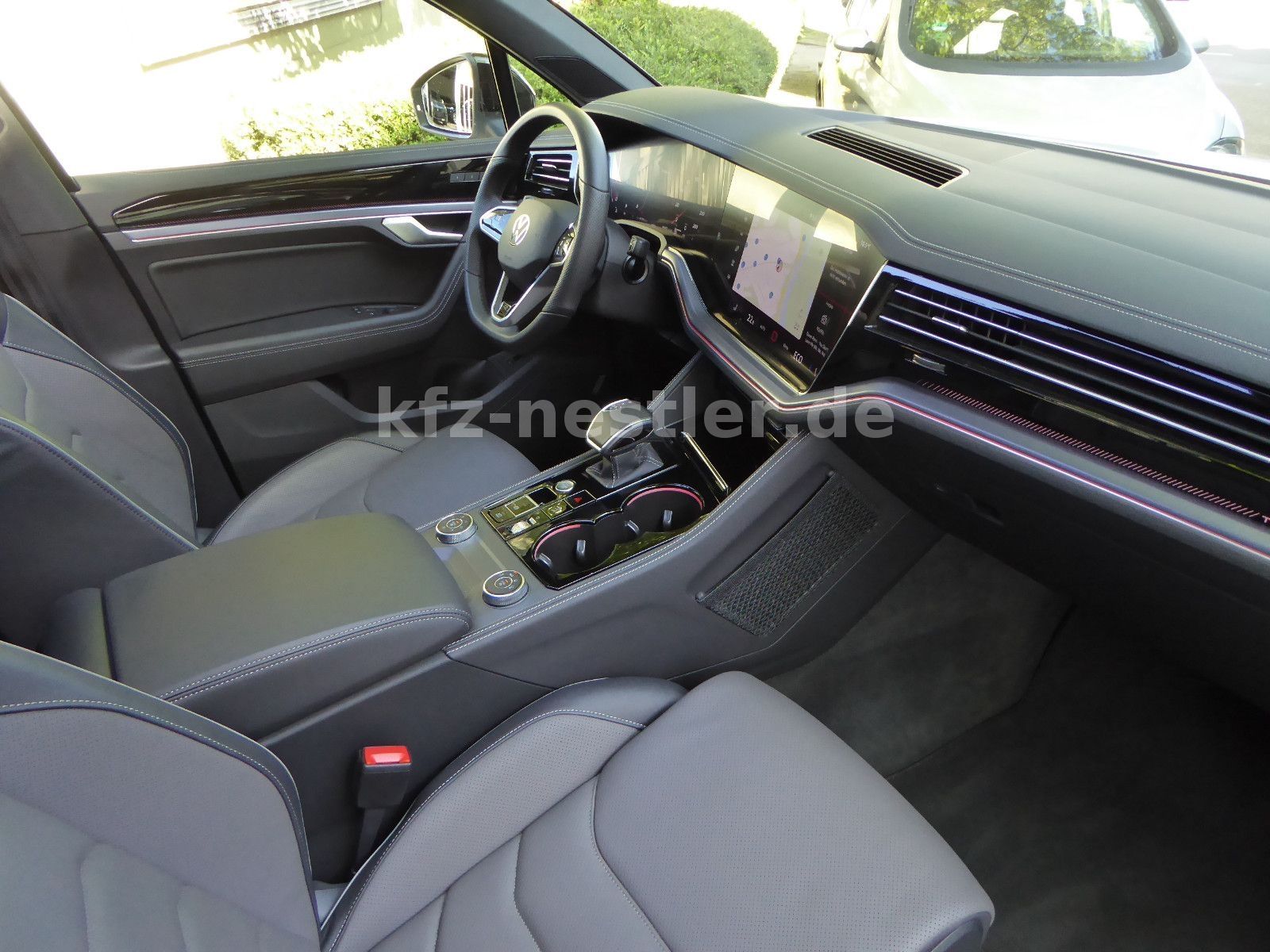 Volkswagen Touareg 3.0 TDI R-Line - Samsaru's Car Outlet