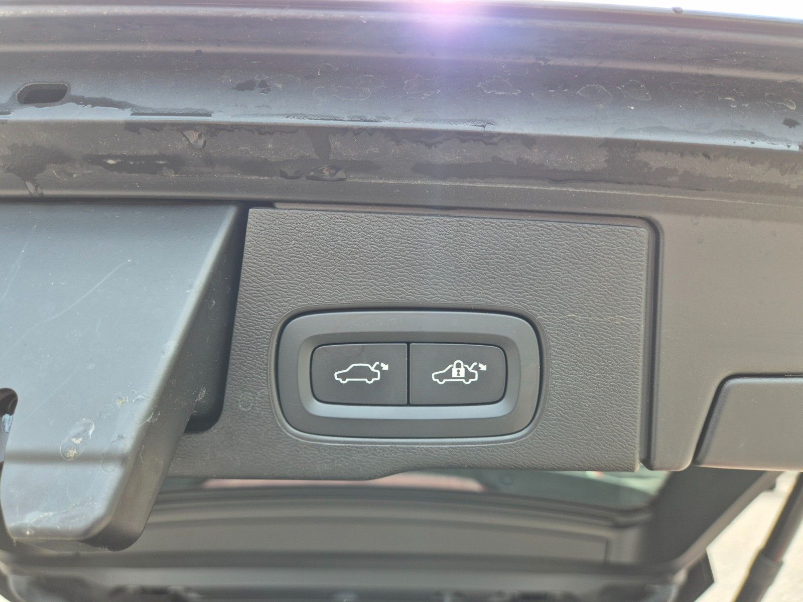 Volvo XC60 Plus Dark Recharge Plug-In Hybrid AWD