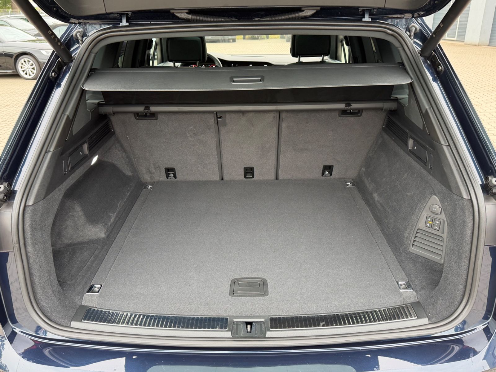 Volkswagen Touareg 3.0 TSI 4Motion R °NACHT°360°AHK°PANO°