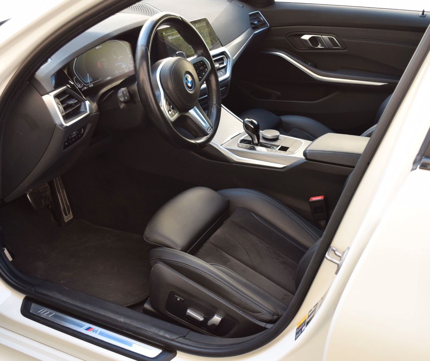 BMW 330e Touring xDrive MSport - Samsaru's Car Outlet