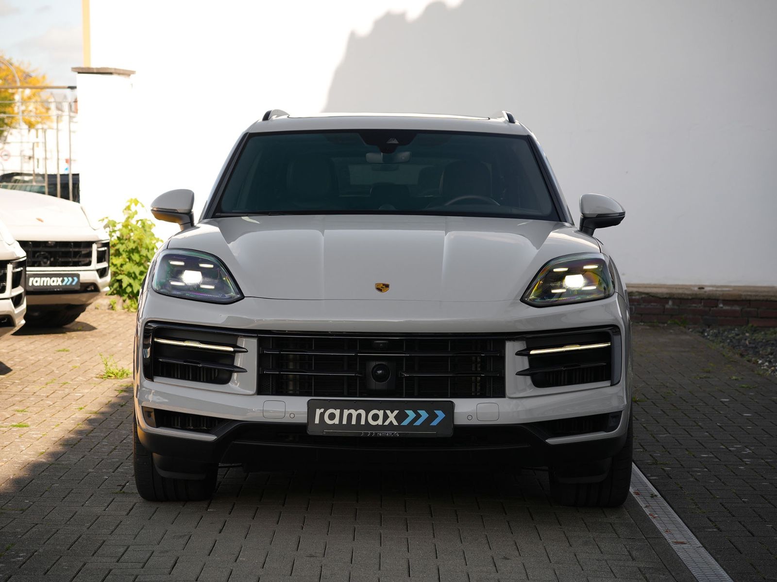 Porsche E-Hybrid INNODRIVE-LUFTF.-PANO-AHK-MASSAGE-VOLL