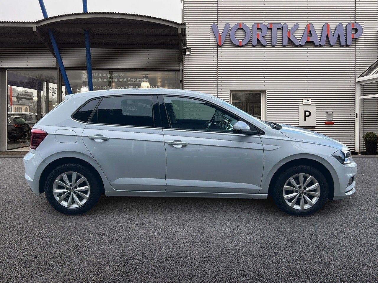 Volkswagen Polo VI Highline DSG - Samsaru's Car Outlet