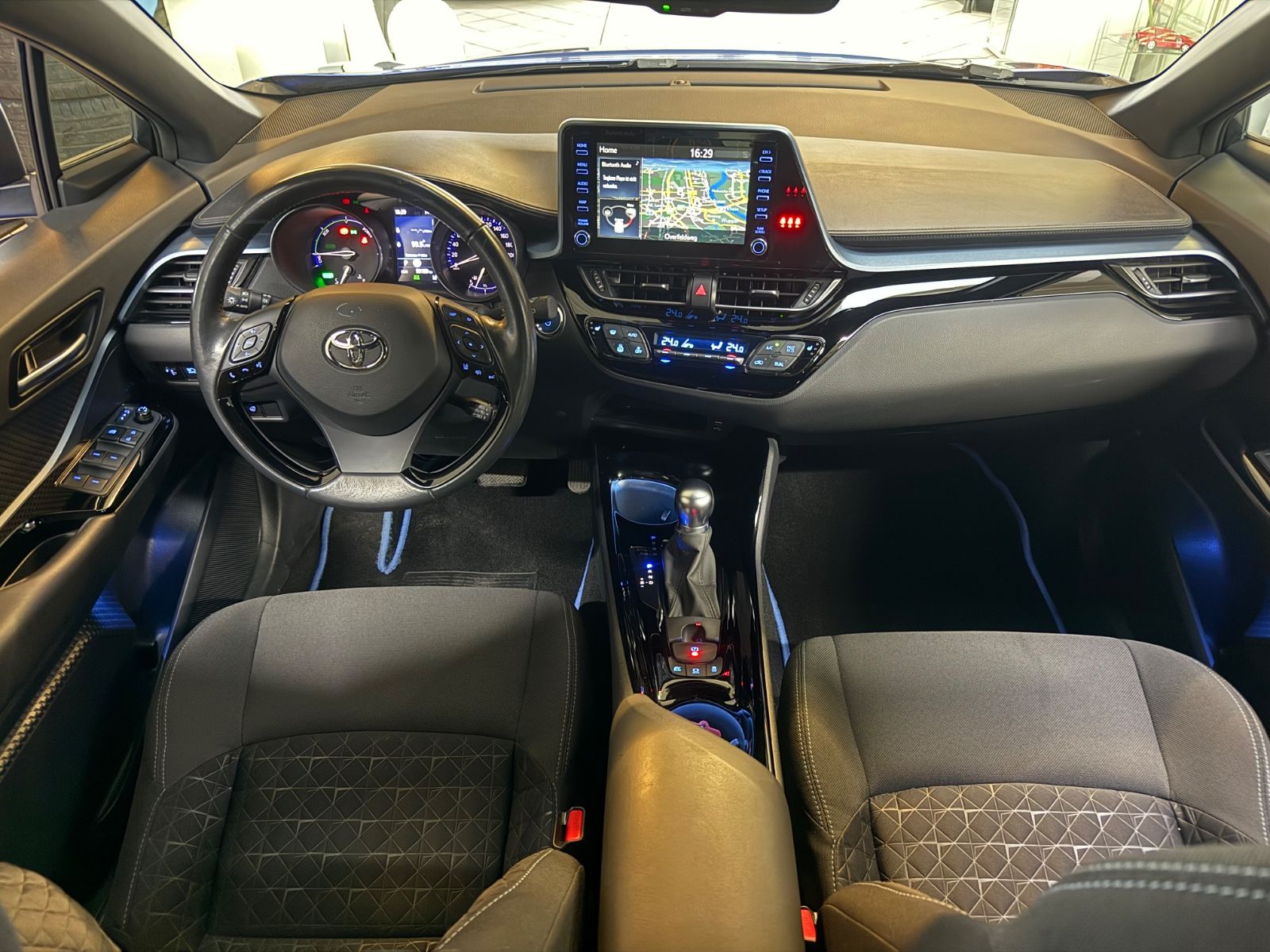 Toyota C-HR Hybrid Team D - Samsaru's Car Outlet