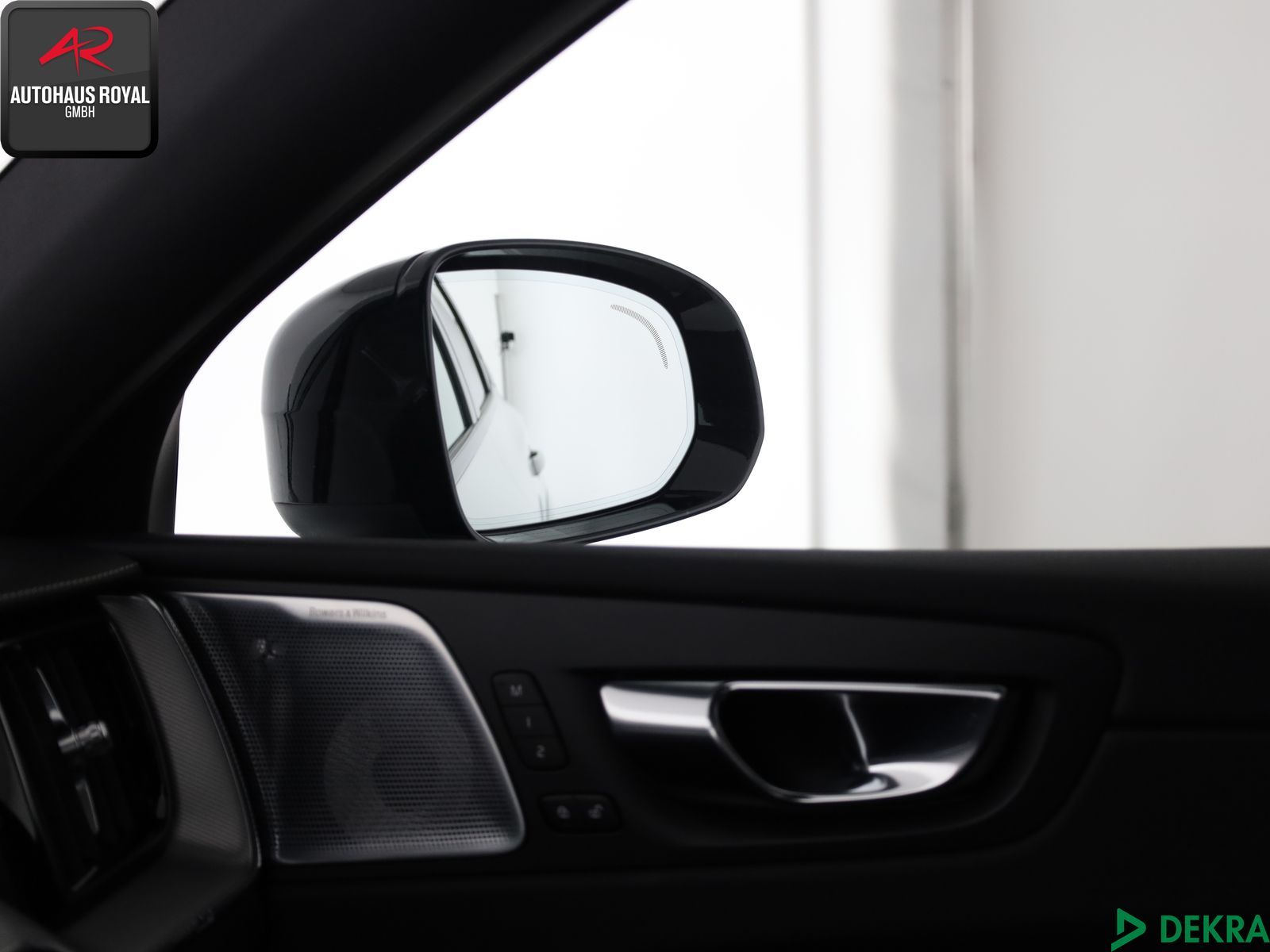 Volvo XC 60 T8 AWD STANDHEIZ,360GRAD,BOWERS+W,KEYLESS