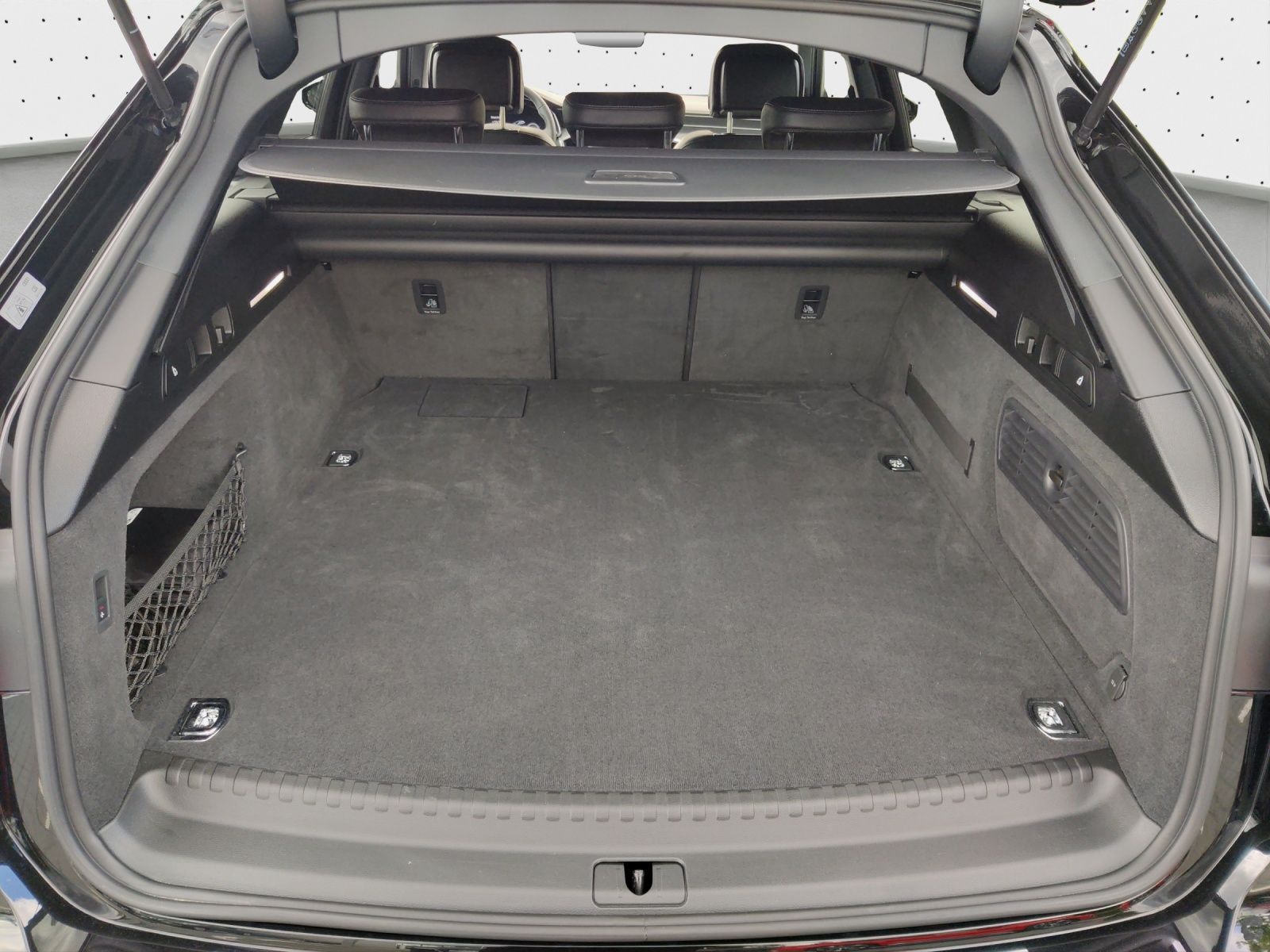 Audi A6 Avant 55 TFSIe qu. S line - Samsaru's Car Outlet