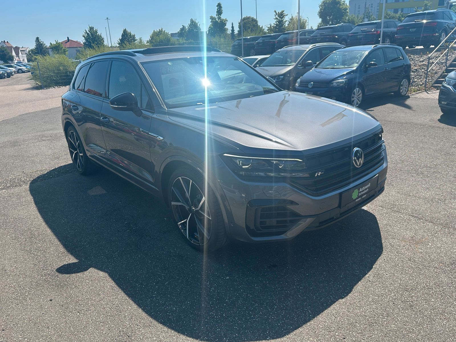 Volkswagen Touareg R-Line 3.0 TSI 4MOTION - Samsaru's Car Outlet