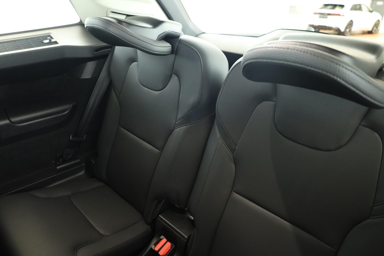 Volvo XC90 B5 AWD Core 7S LED Navi SHZ ACC Kam 20" AHK