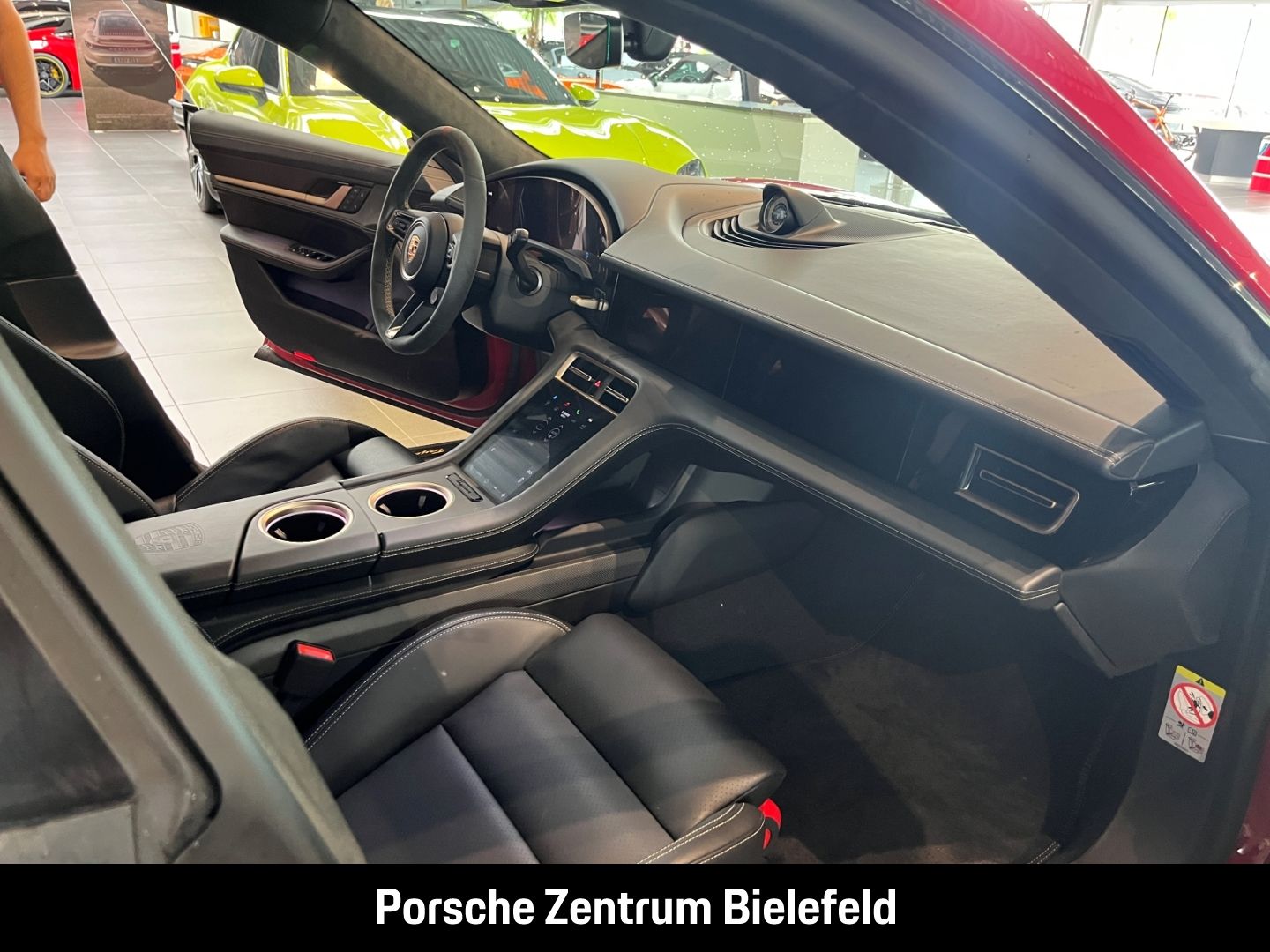 Porsche Taycan Turbo S Cross Turismo Karminrot BOSE LED