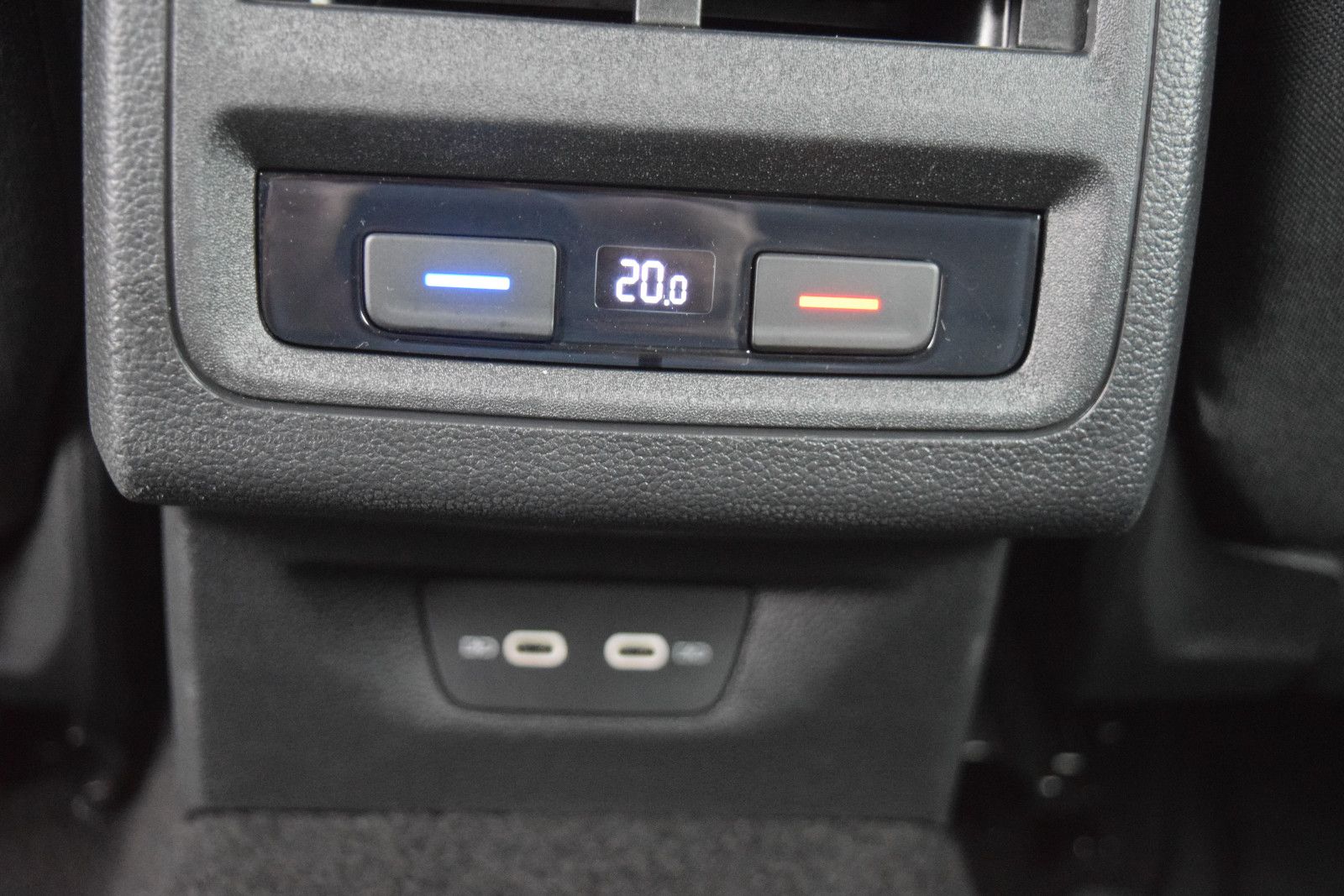 Volkswagen Golf VIII Lim. Life - Samsaru's Car Outlet