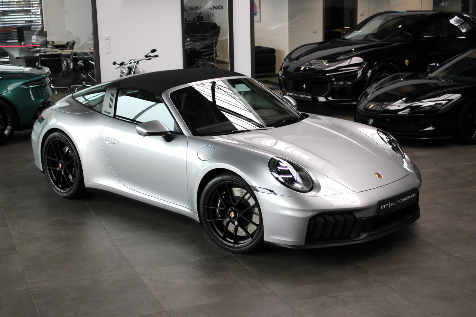 Porsche 911 TARGA 4 GTS T-HYBRID GT-SILBER/TRÜFFEL LEDER