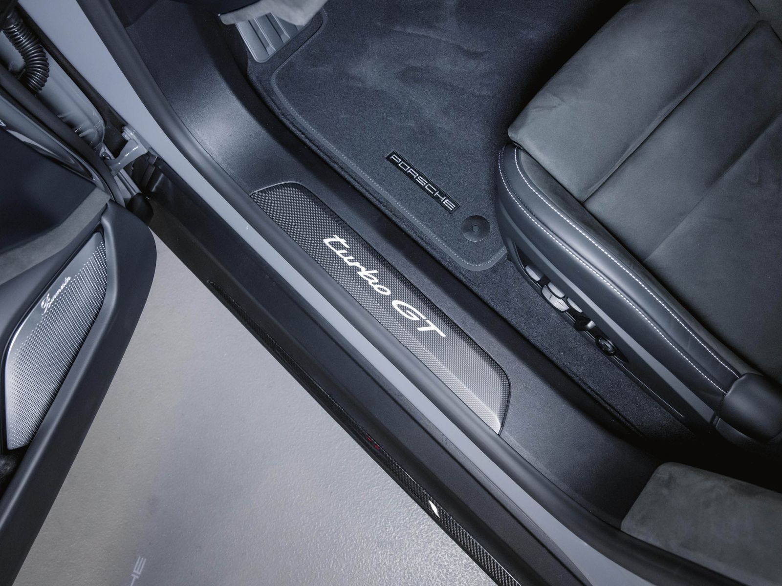 Porsche Taycan Turbo GT PTS 18 Wege Burmester