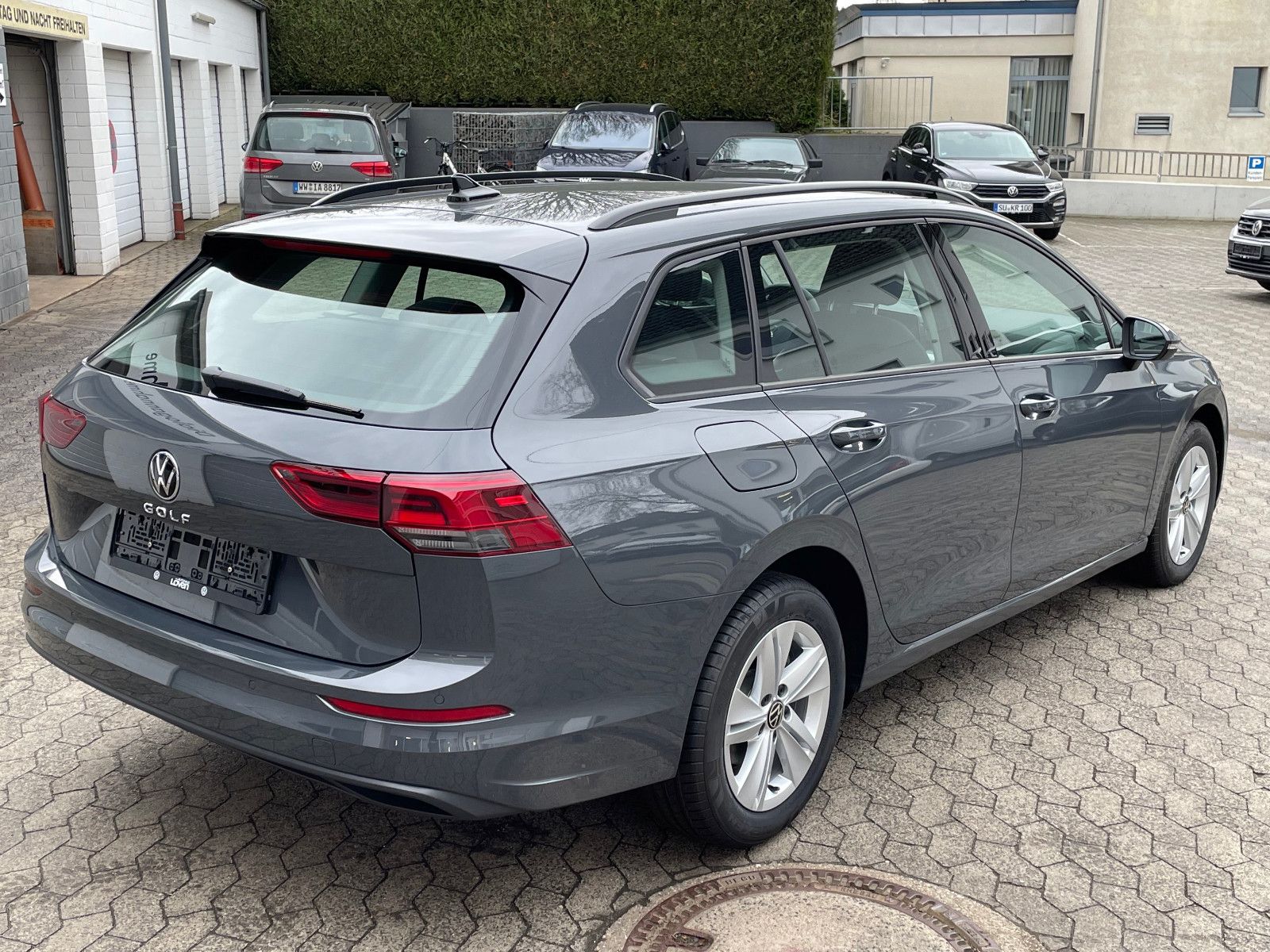 Volkswagen Golf VIII Variant 1.5 TSI Life - Samsaru's Car Outlet
