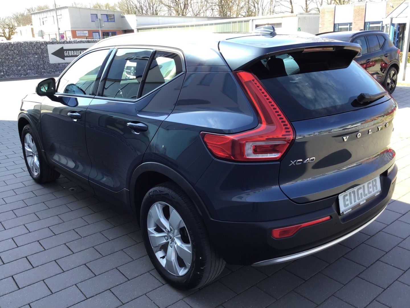 Volvo XC40 T3 Momentum Pro - Samsaru's Car Outlet