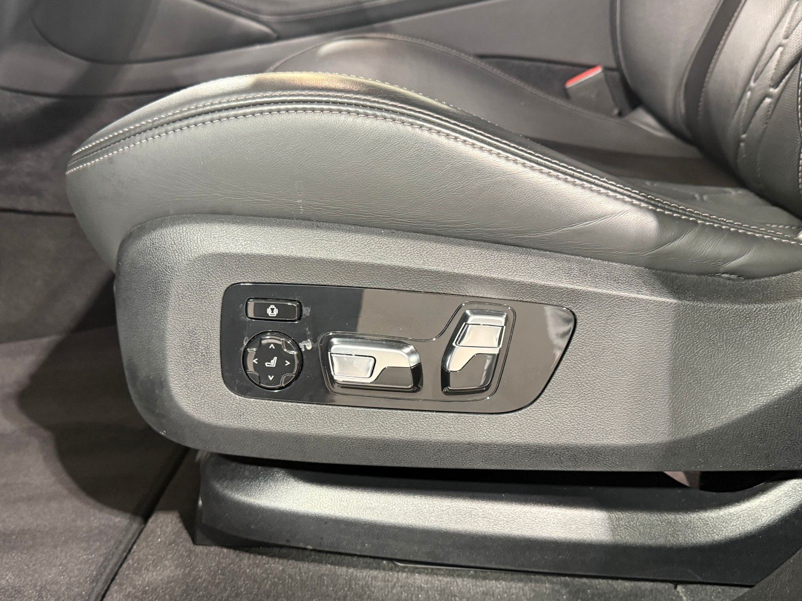 BMW X6 M60i xDrive Standhzg AHK M-Sitze ACC DA-Pro