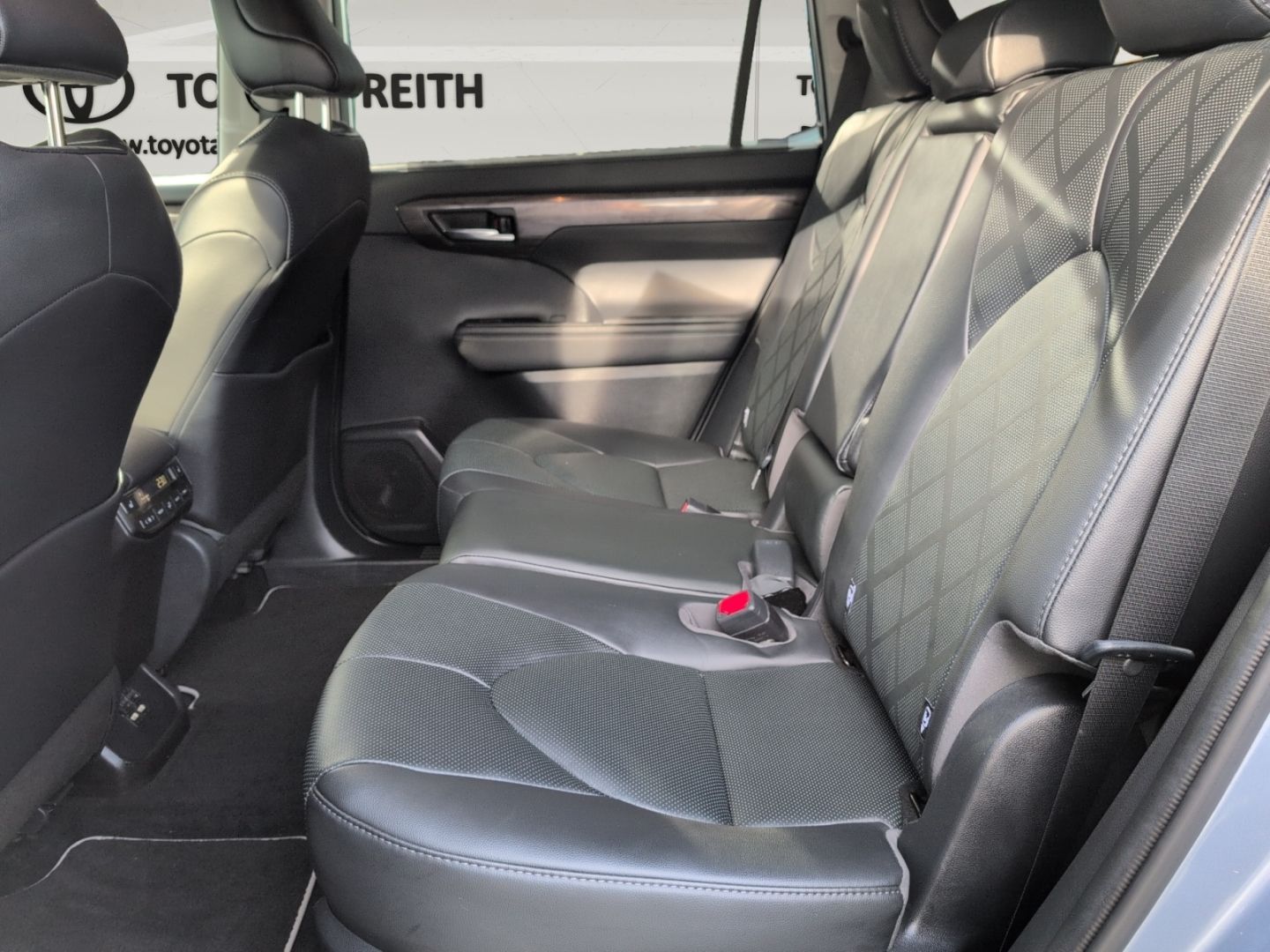 Toyota Highlander Hybrid Luxury 7-Sitzer HUD Navi Memor