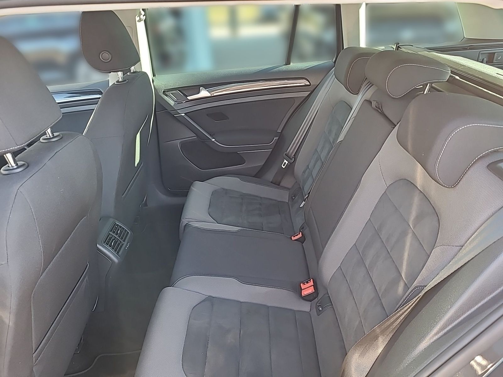 Volkswagen Golf VII Variant 1.5 TSI DSG - Samsaru's Car Outlet