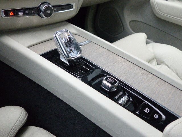 Volvo XC60 Inscription B4 AWD Aut.Leder hell*AHK*STHZG