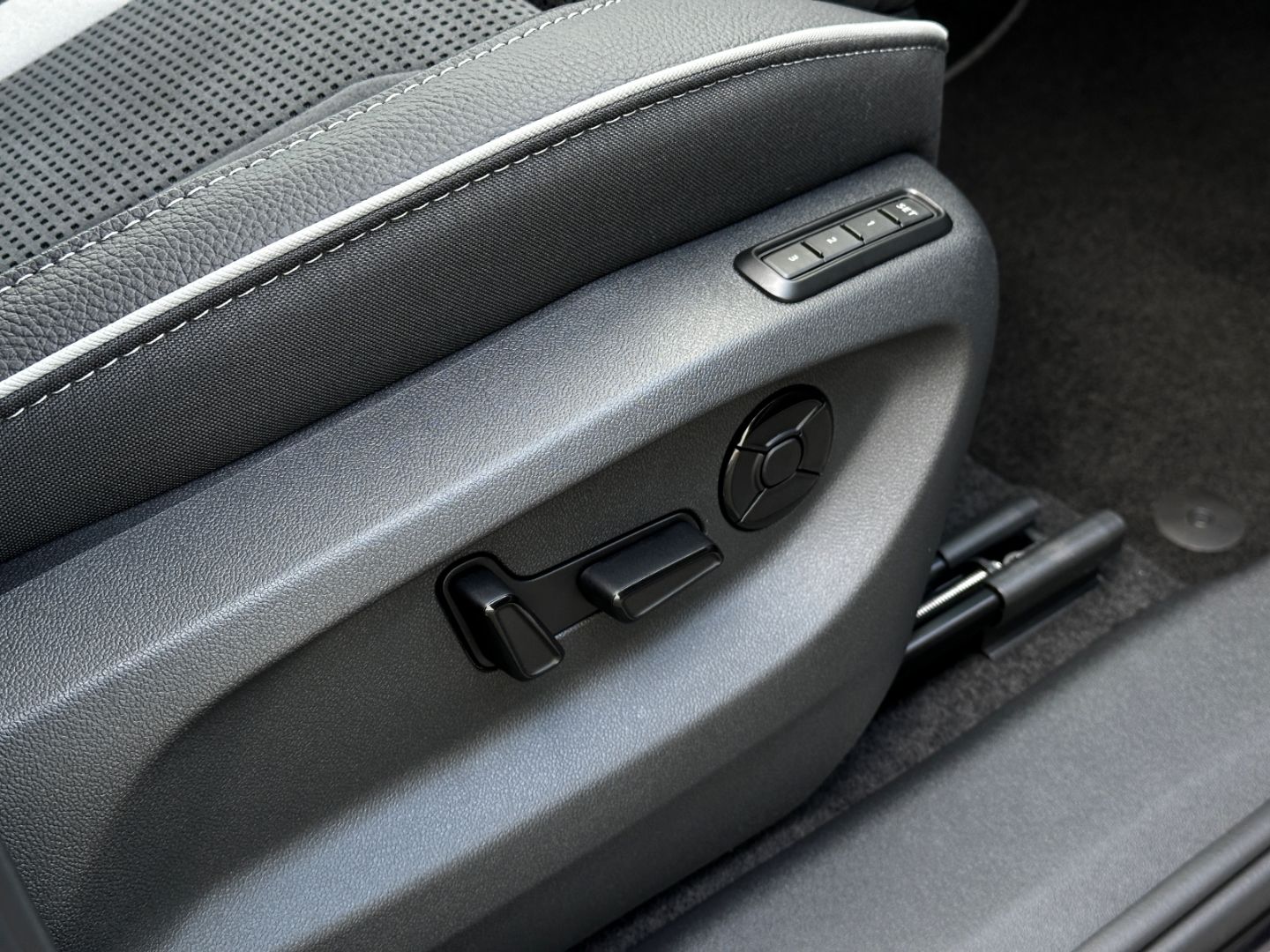 Skoda Kodiaq II 1.5 TSI iV DSG Sportline DCC AHK Matri