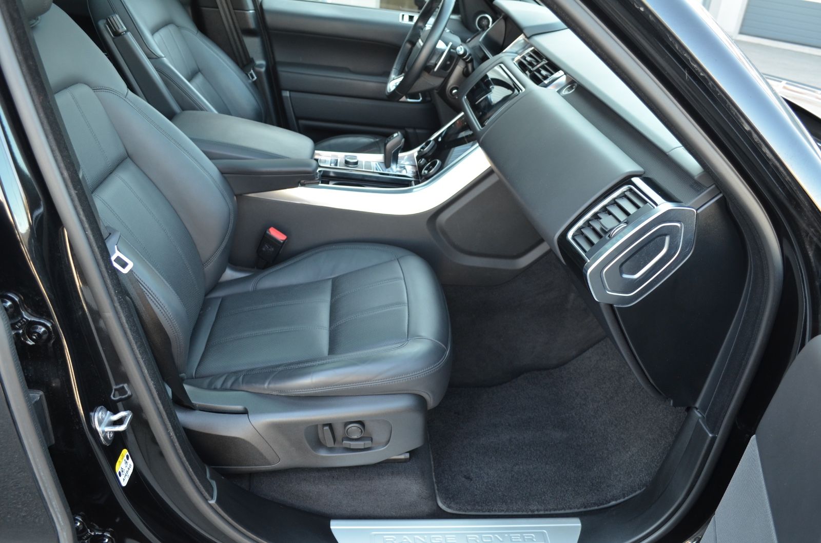 Range Rover Sport HSE Dynamic Stealth - Samsaru's Car Outlet