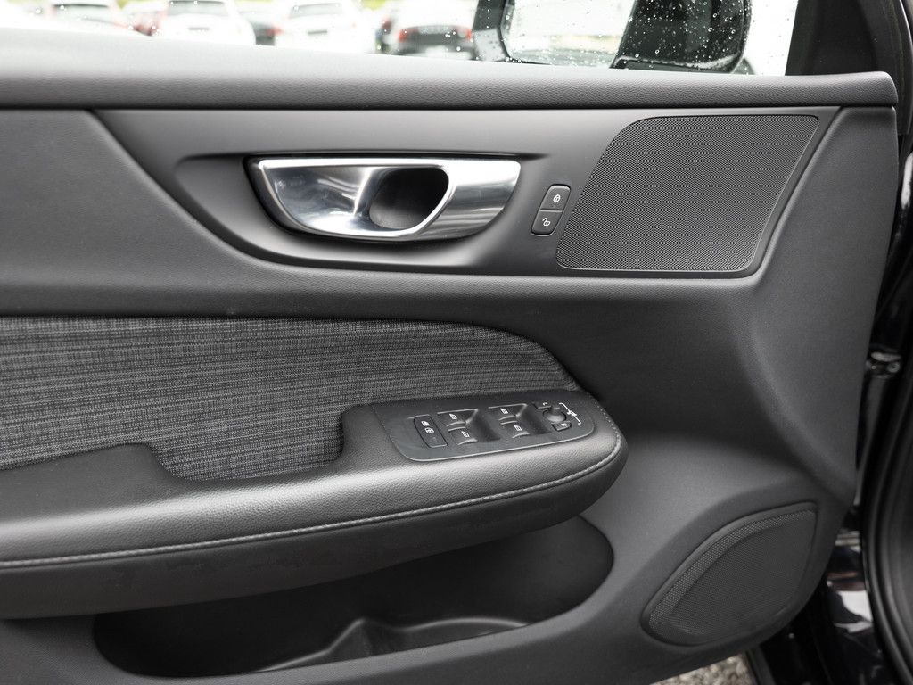 Volvo V60 2.0 Core Recharge Plug-In Hybrid AWD 1.Hand