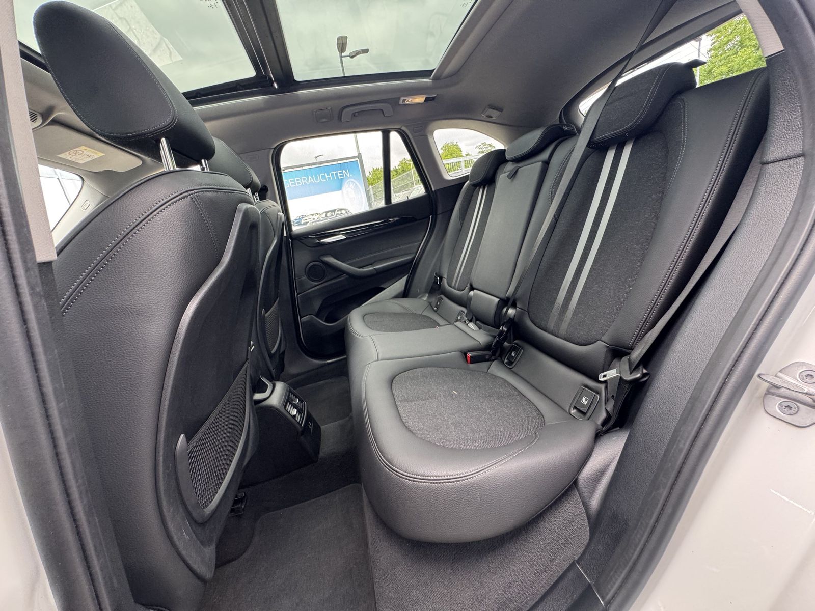 BMW X1 xDrive25e Sport Line - Samsaru's Car Outlet