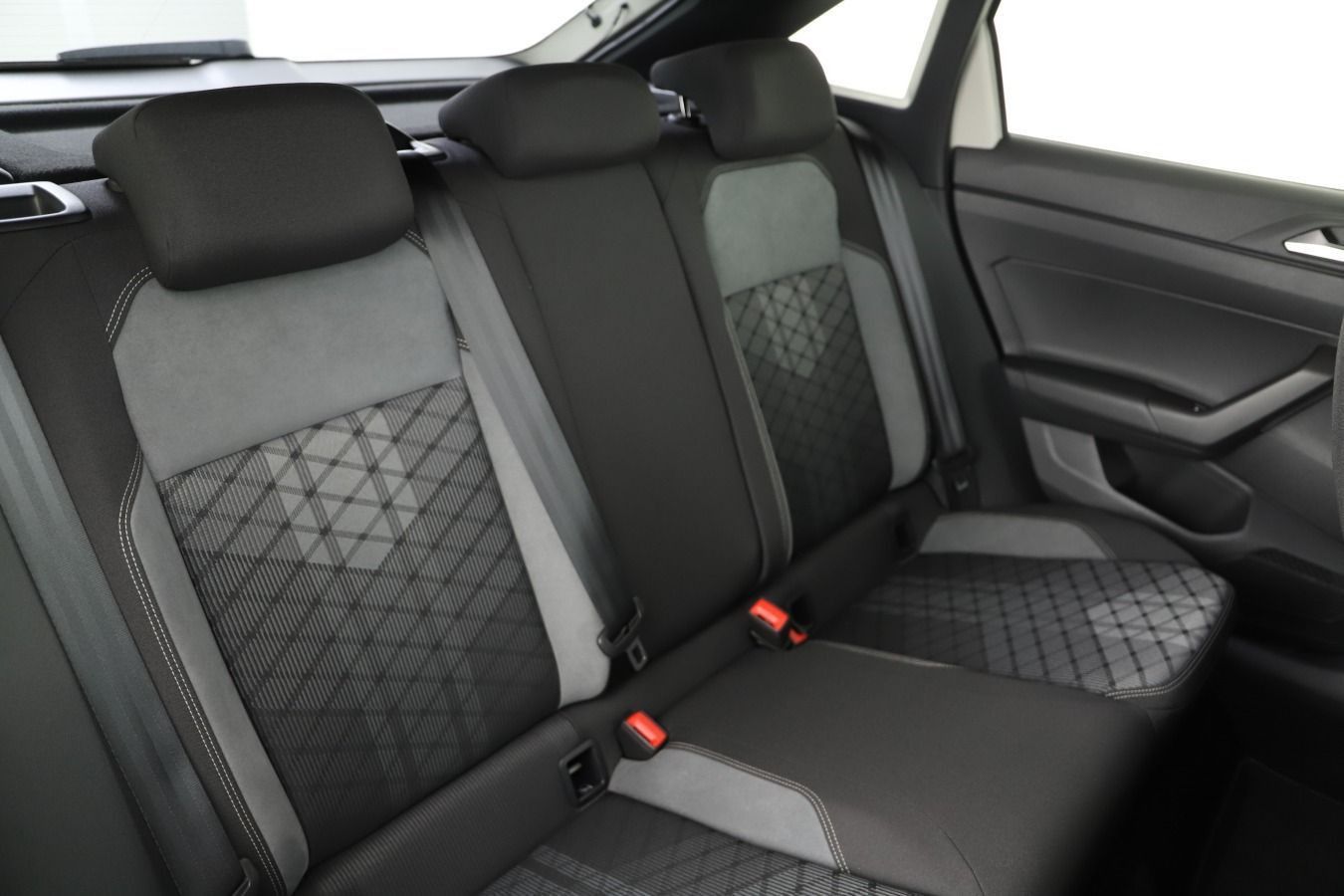 Volkswagen Taigo 1.0 TSI DSG R-Line - Samsaru's Car Outlet
