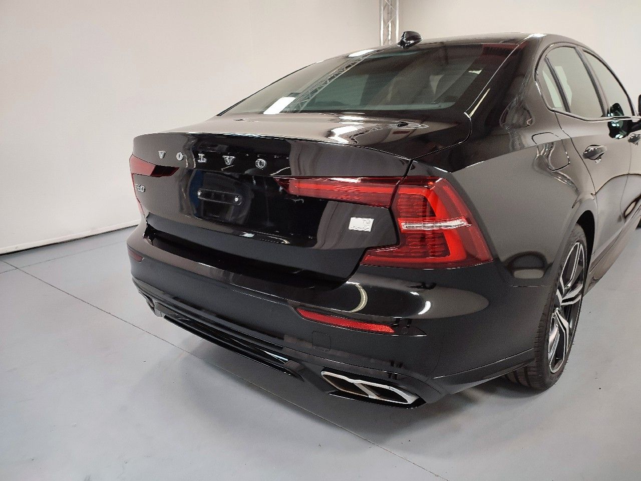 Volvo S60 T8 Lim. R Design Recharge Plug-In Hybrid AWD
