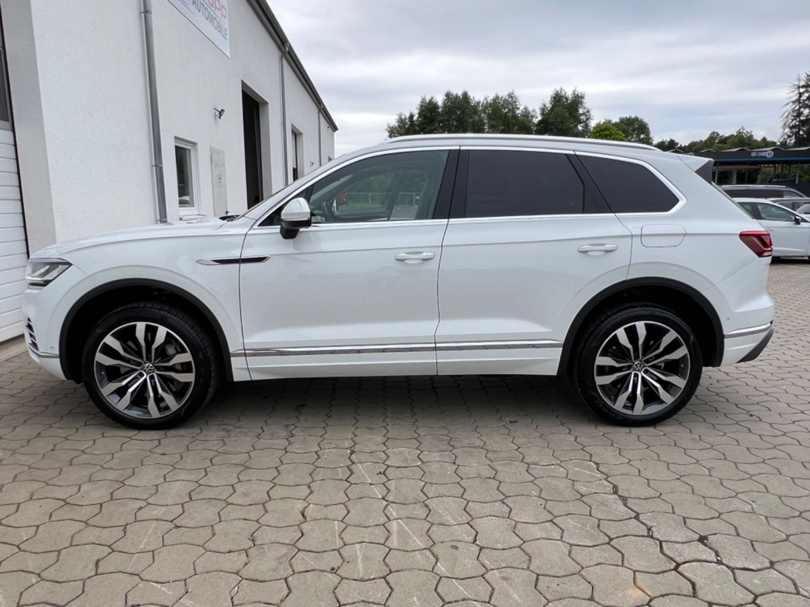 Volkswagen Touareg 4M eHybrid - Samsaru's Car Outlet