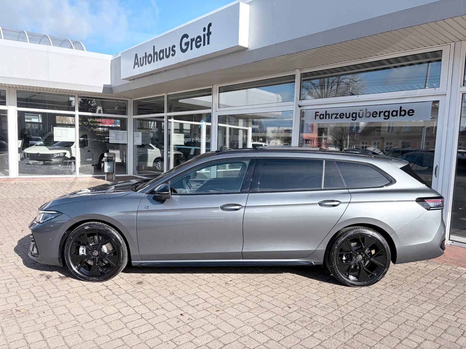 Volkswagen Passat Variant 2.0 TDI DSG R-Line*4x4*LED*LEDER*