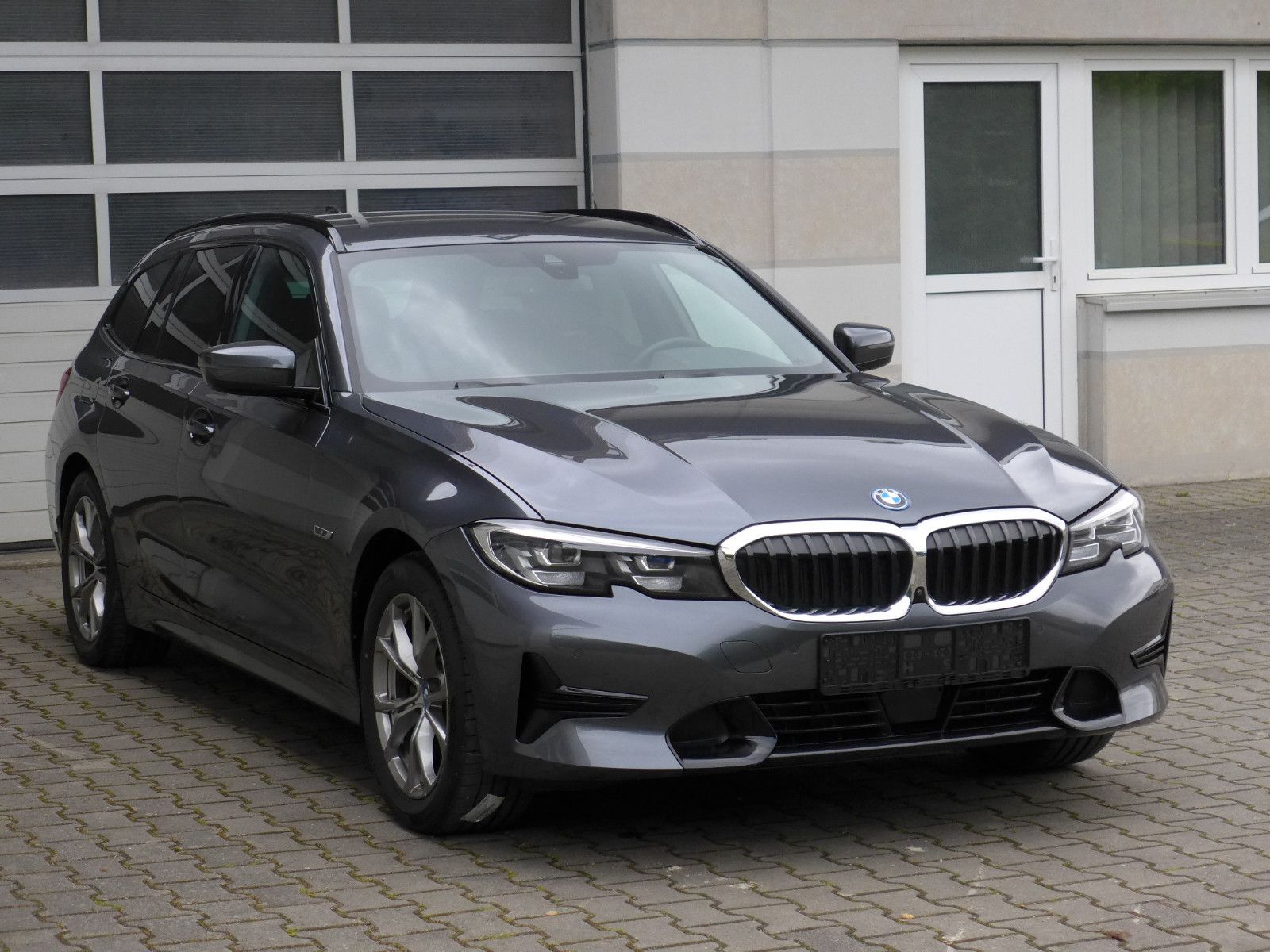 BMW 320e Touring Sport Line - Samsaru's Car Outlet
