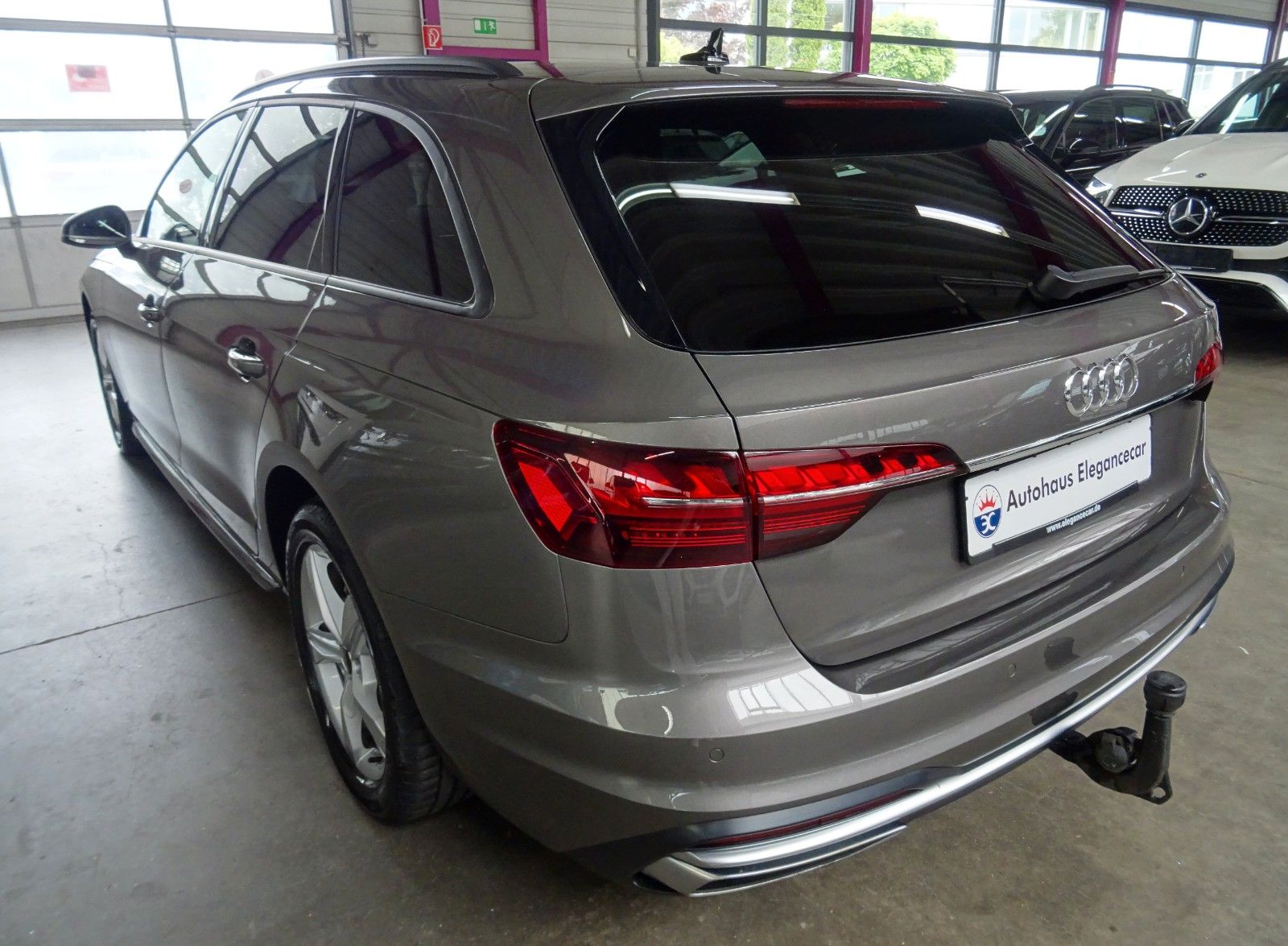 Audi A4 40 2.0 TDI Advan. - Samsaru's Car Outlet