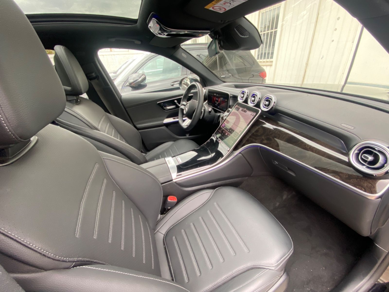 Mercedes-Benz GLC200 AMG 4M_Pano_HuD_Memory_Keyless_Distro_360