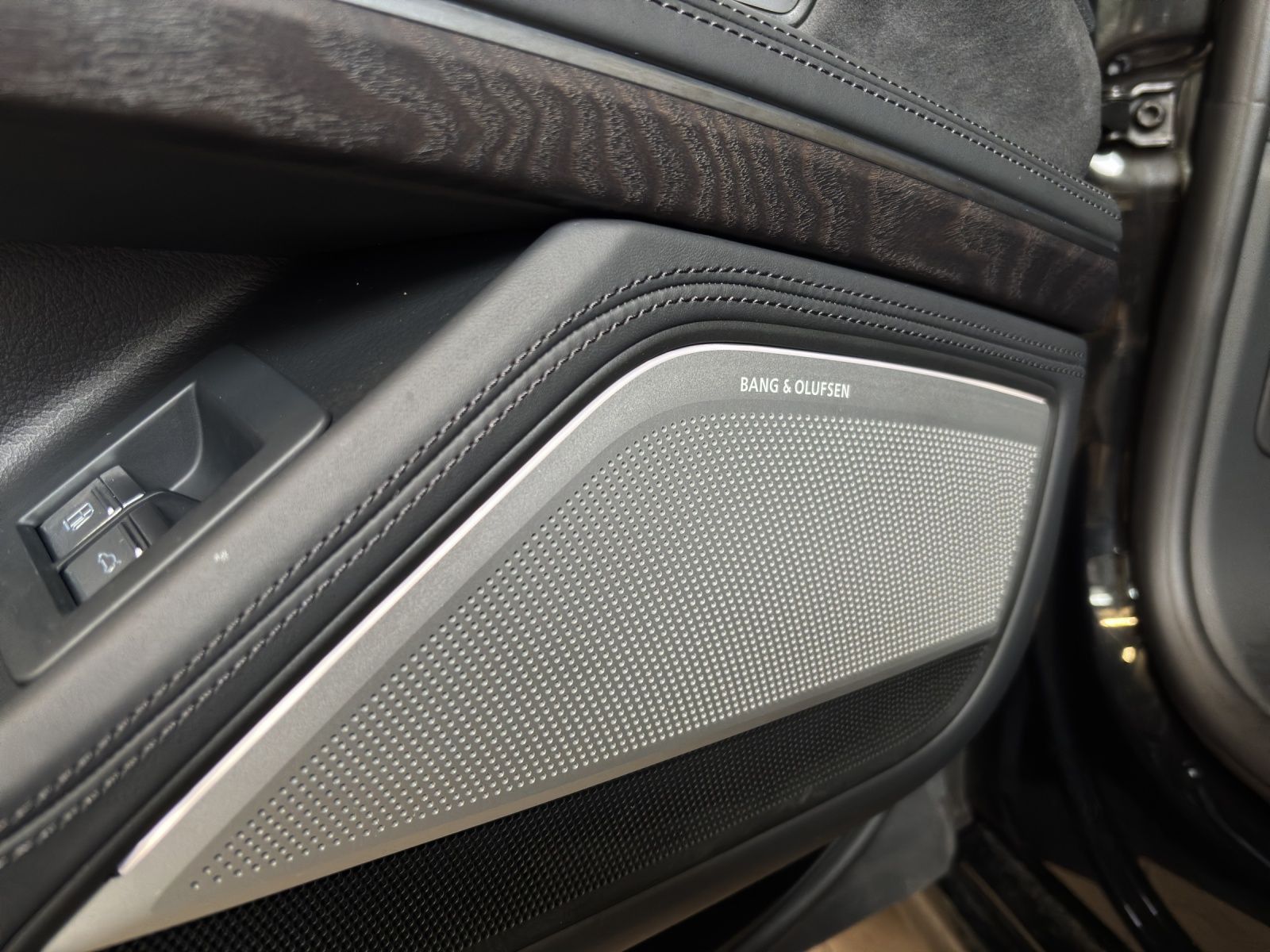 Audi A8 L 60 TFSIe quattro - Samsaru's Car Outlet