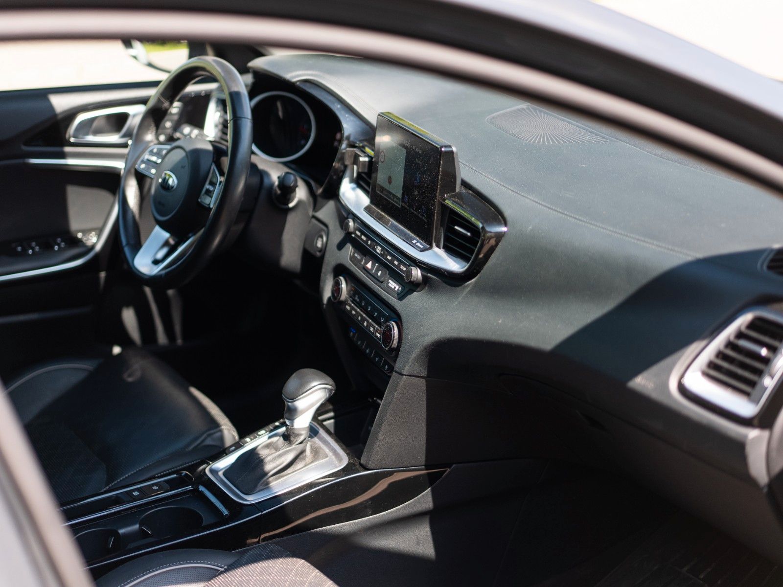 Kia Ceed Platinum Edition - Samsaru's Car Outlet
