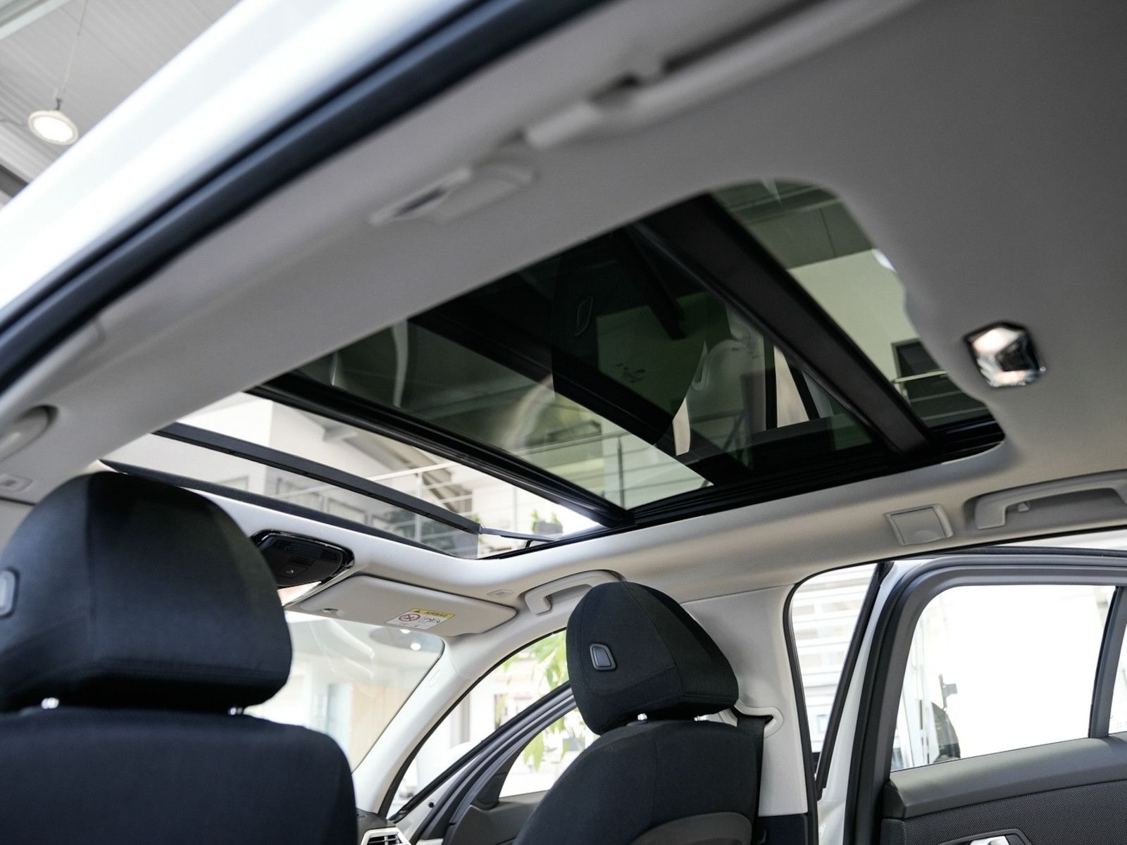 BMW 320d xDrive Touring Panorama 360K Standh.