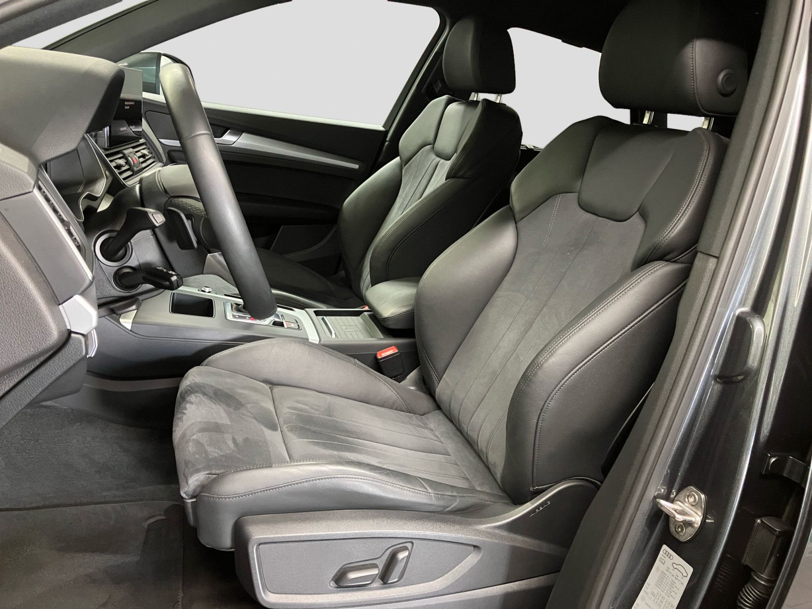 Audi Q5 40 TDI quattro S line - Samsaru's Car Outlet