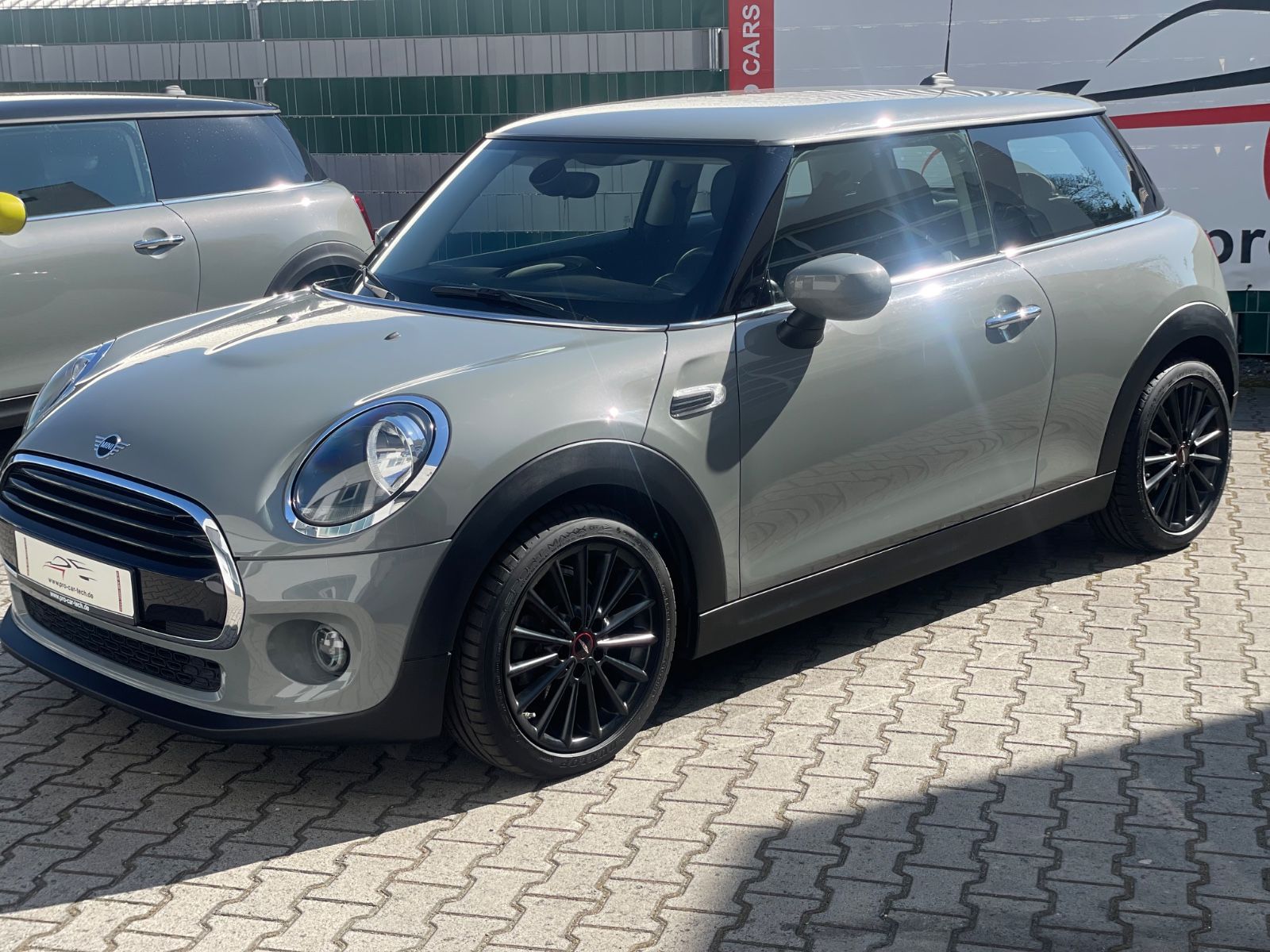 MINI Cooper - Samsaru's Car Outlet