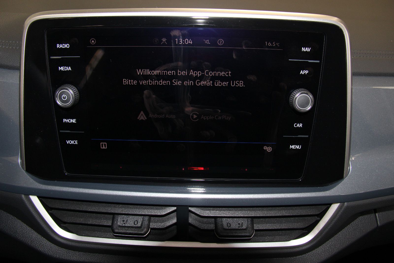 Volkswagen T-Roc Style 1.5 TSI DSG - Samsaru's Car Outlet