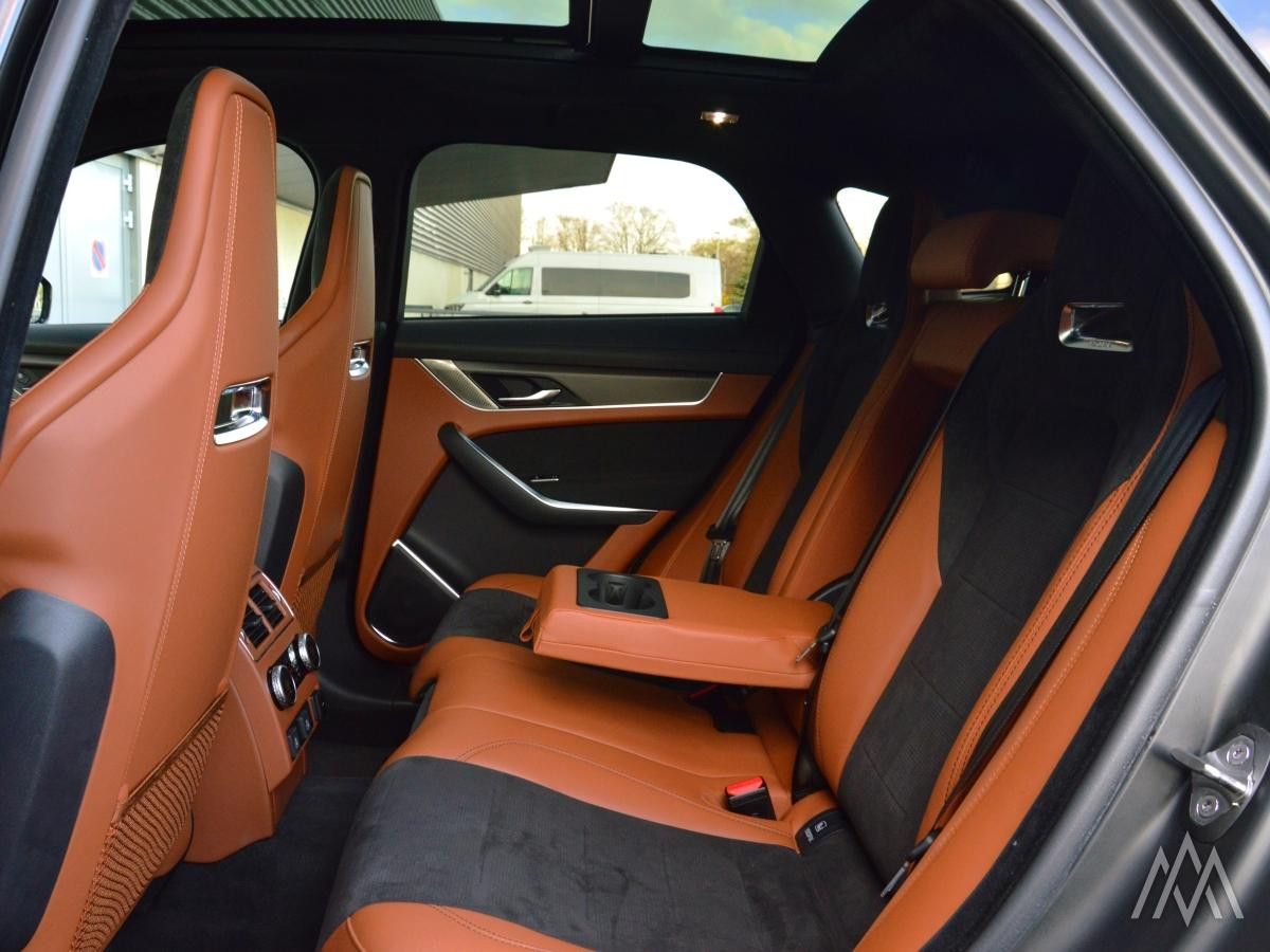 Jaguar F-Pace  SVR 575 PS  Panorama / Pixel LED