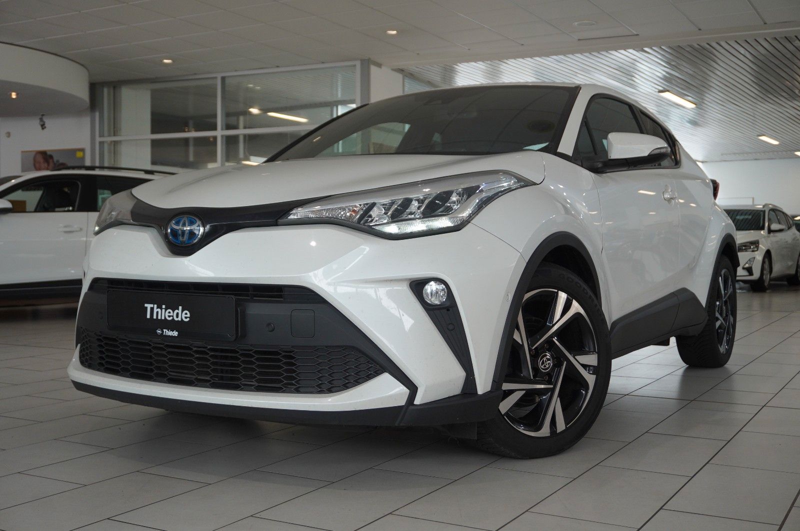 Toyota C-HR 2.0 HYBRID TEAM - Samsaru's Car Outlet